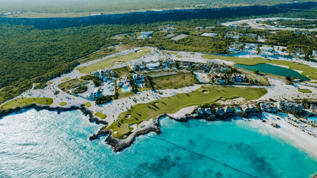 Fotografía del entorno costero y residencial de Punta Cana